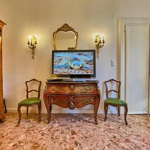 venezianischer-palazzo-mit-kostenlosen-wlan.hotelslidodijesolo.com/
