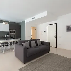 Porta Nuova Bright And Roomy Flat Apartment